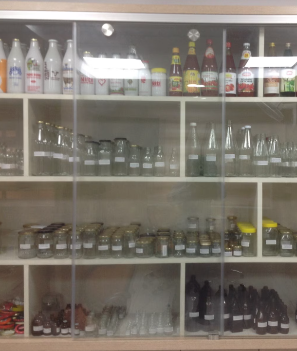 Glass jars with premium metal twist-off lug caps from Pune manufacturer